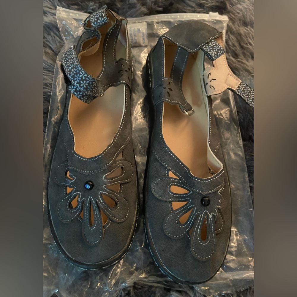 women’s flats